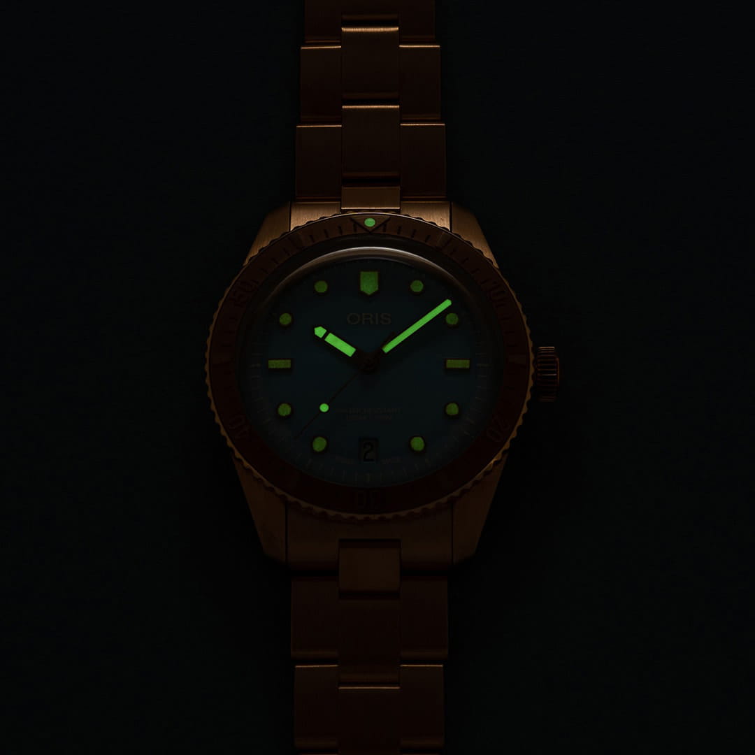 Oris 01 733 7771 3155-07 8 19 15 мужские часы застежка крупным планом